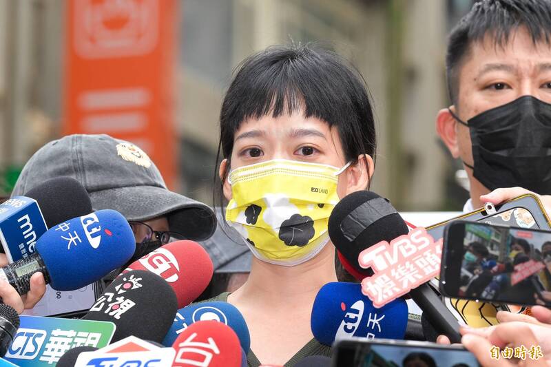 沈寂8個月！黃子佼「突大動作公開指名道歉」　小19歲妻發聲「堅強曝未來動向」告白惹鼻酸：永遠愛你