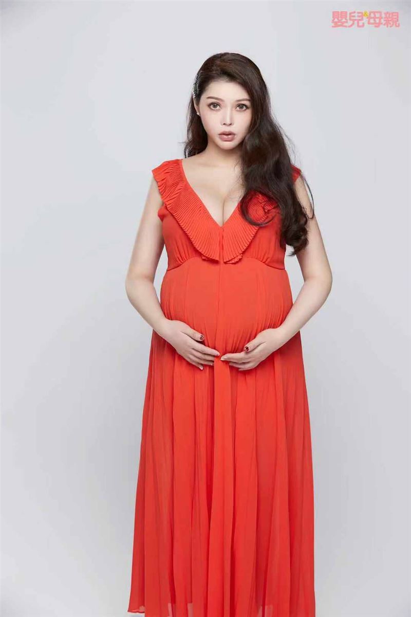 婚後退出演藝圈！女星年前「40歲高齡生下2胎」　生下10億接班人「老公驚喜大禮犒賞」甜喊：再生第3胎
