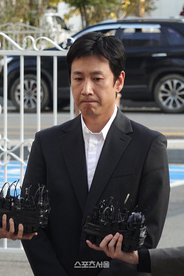 才剛送走好友！44歲資深男星「過年前痛失父親」　經紀公司證實「與家人悲傷守在靈堂」