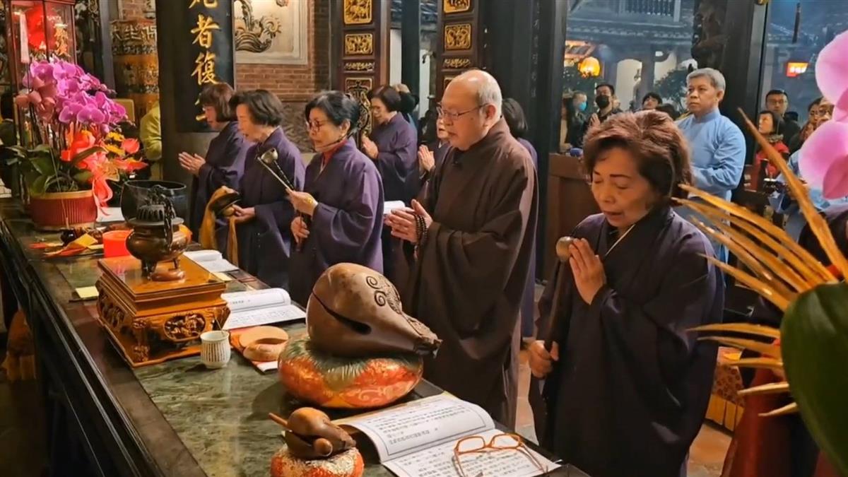 屢屢神準預言！代天府國運籤出爐「不須作福不須求」　白沙屯媽祖「連抽19次才賜籤」