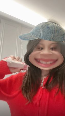 媽媽是巨星！11歲星二代「秀4萬壓歲錢」被批炫富　她怒反嗆：「怎樣是忌妒嗎？」