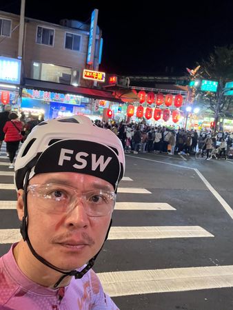 走春出事了！53歲八點檔男星驚傳「初三癱軟倒地」　他淚謝「路人緊急飛奔相救」：最美麗的風景