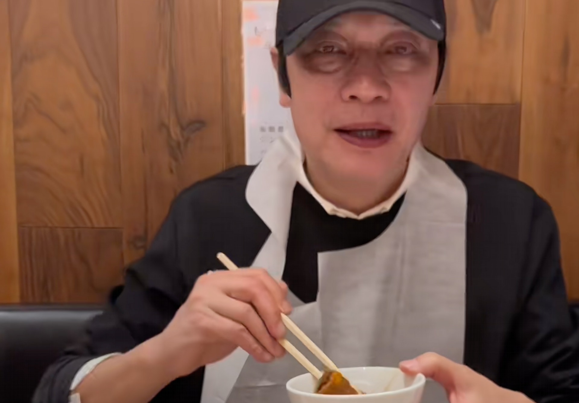 屢傳癌末病危！61歲大咖視帝「過年曬旅遊照」　「眼袋掉到鼻子」粉絲全擔憂：太操勞