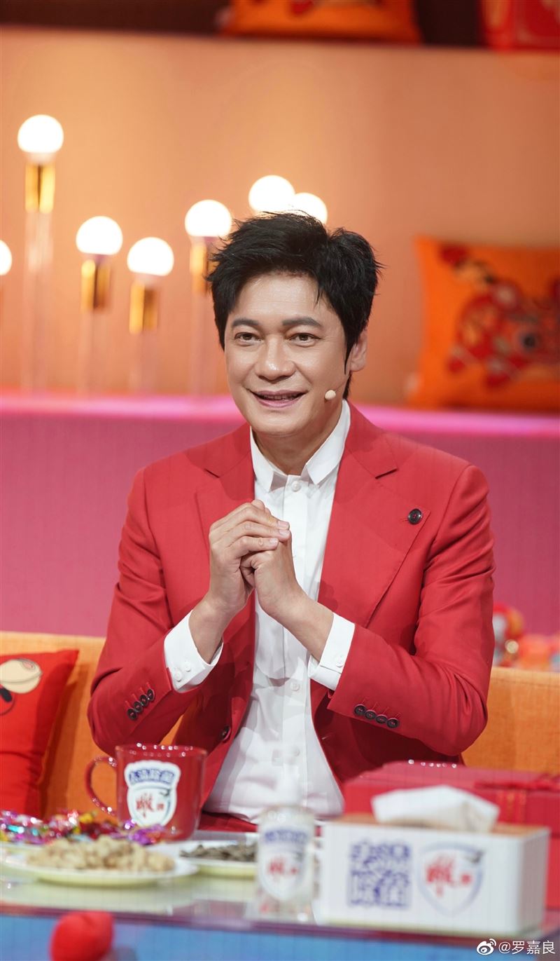 屢傳癌末病危！61歲大咖視帝「過年曬旅遊照」　「眼袋掉到鼻子」粉絲全擔憂：太操勞