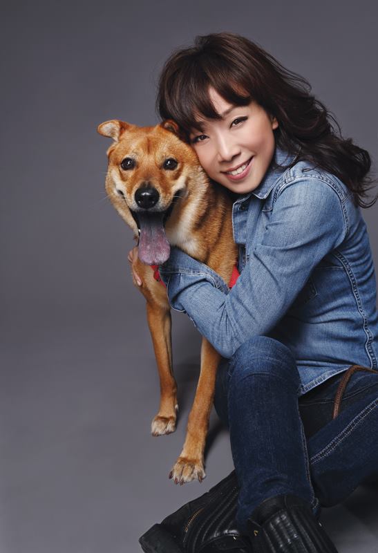 神隱3年！李宗盛前妻「復出形象大崩壞」網全看傻　「紅衣濃妝像大媽」臃腫認不出