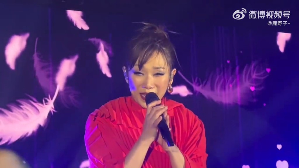 神隱3年！李宗盛前妻「復出形象大崩壞」網全看傻　「紅衣濃妝像大媽」臃腫認不出