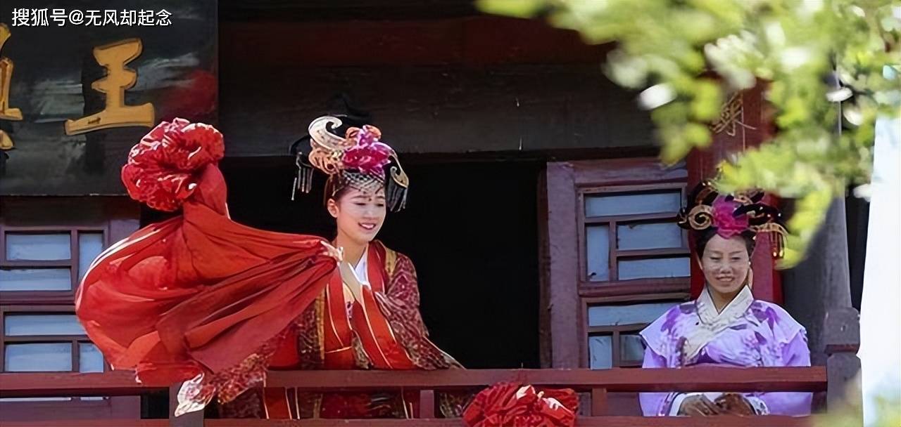 出對聯招婿成功！新婚夜新郎反出上聯「兩岸青山夾碧水」　新娘「嬌羞對出下聯」令人遐想不已