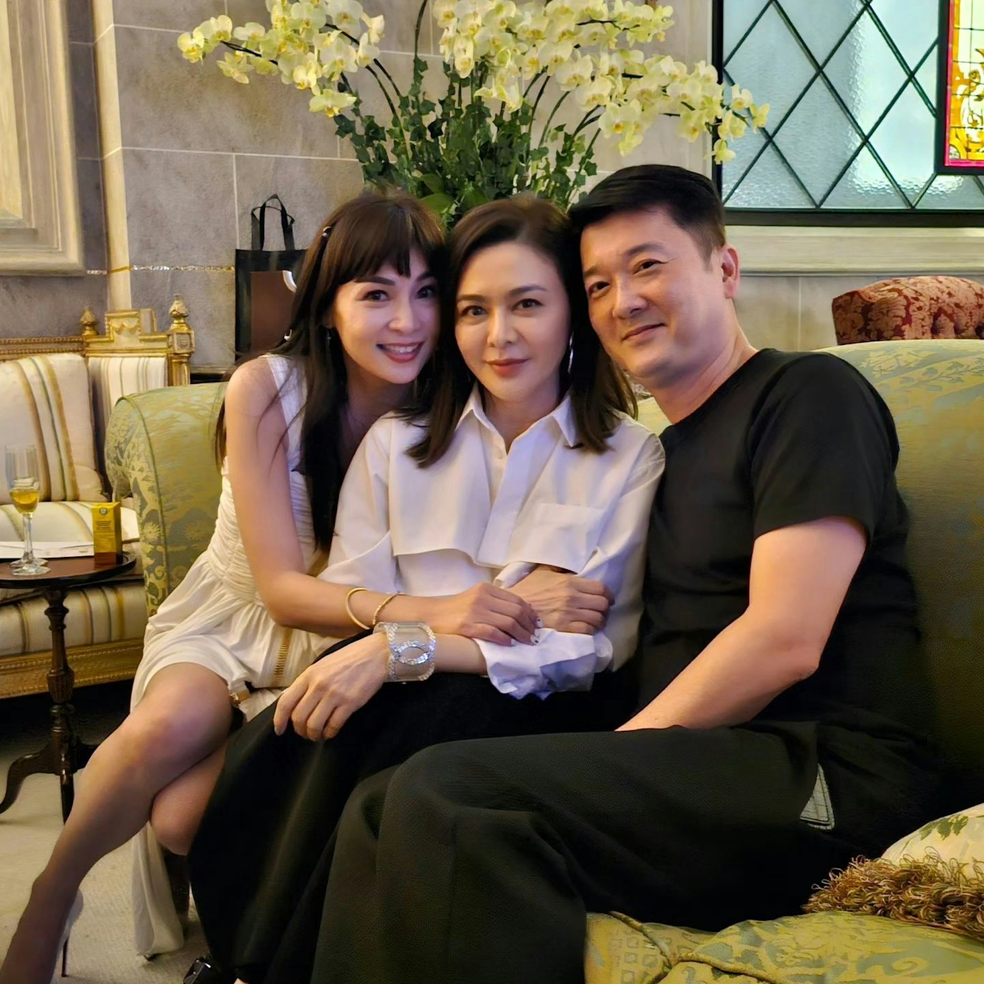 3富婆聚會！61歲關之琳突現身「真實狀態」網全看呆　「身邊人更大咖」淡出幕前身家破億