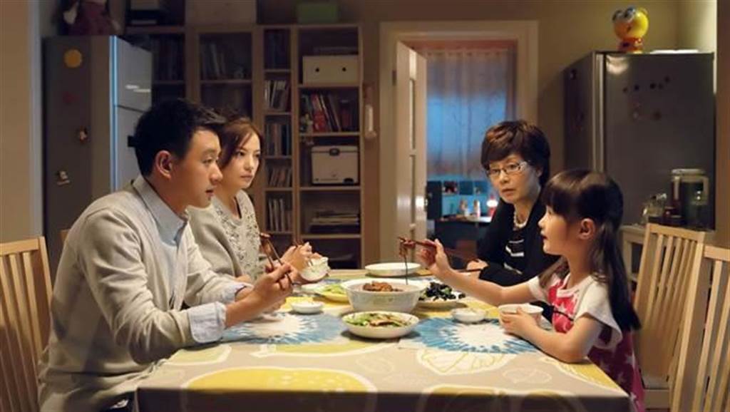 同意媳婦除夕回娘家！婆婆將心比心「要兒子陪同」　「3天後一開門」愣住：心裡好暖
