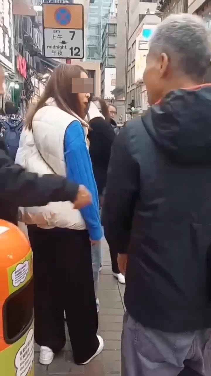狗眼看人低？2女揹名牌包「大街怒罵清潔工」　路人看不下去「挺身對嗆」她落荒而逃