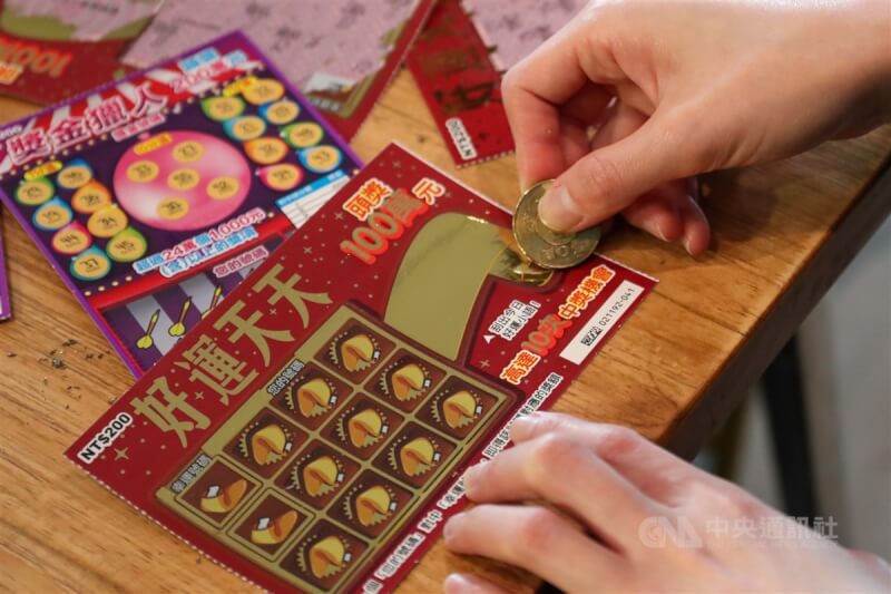 高中弟過年反常！他偷翻房間「意外發現一張紙」　怒嗆太自私「還向家人爆料」反惹怒全網