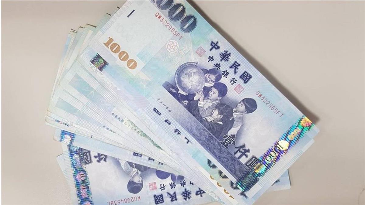 高中弟過年反常！他偷翻房間「意外發現一張紙」　怒嗆太自私「還向家人爆料」反惹怒全網