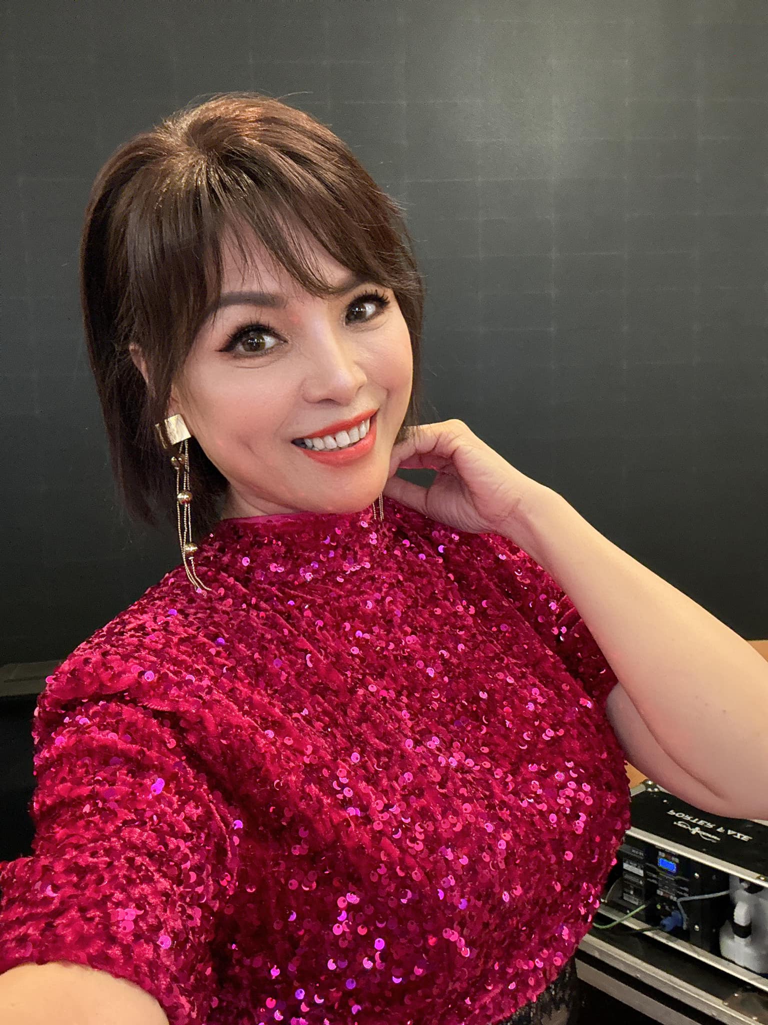遇6.8級強震！台語歌手挺孕肚「尪闖坍塌醫院」　「驚恐緊抱愛女」嚇到出血緊急送醫