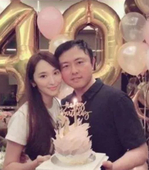 都還沒結婚！45歲女星「驚傳懷第5胎」年後有喜　她說溜嘴「生一胎就有錢拿」身價飆百億