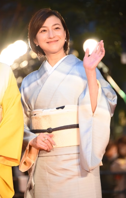 外遇斷13年婚！43歲資深女星「遭冷凍索賠2億」　霸氣「一口氣付清」復出下場卻慘