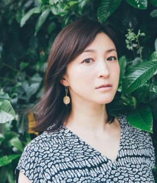 外遇斷13年婚！43歲資深女星「遭冷凍索賠2億」　霸氣「一口氣付清」復出下場卻慘