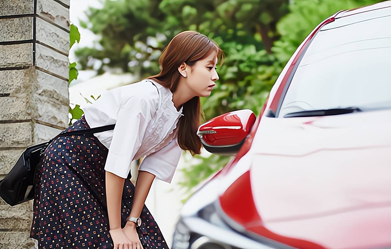 女鄰居天天搭便車「有天我有事耽誤」她竟罵我！於是我改搭捷運上班「幾天後看見她丈夫在等我」