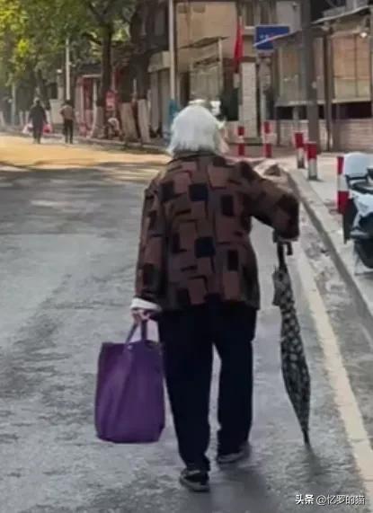 媽媽很照顧娘家！外婆中風都媽媽一人照顧　今年舅舅「做生意月賺150萬」舅媽年前打來：今年別回來