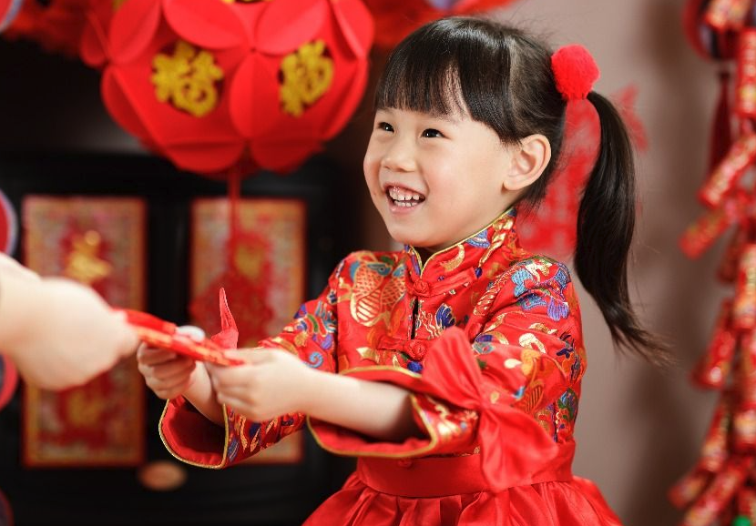 過年突然消失！女兒扛布袋「全村討紅包」　爸傻眼「打開清點金額」：不還了