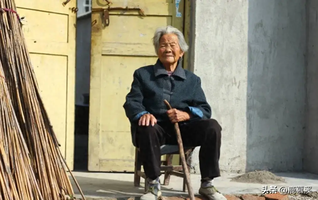 長壽真的是福氣嗎？98歲奶奶「熬走了3個兒子」　最後一個兒子「長照3年後」說：我早晚走在她前面