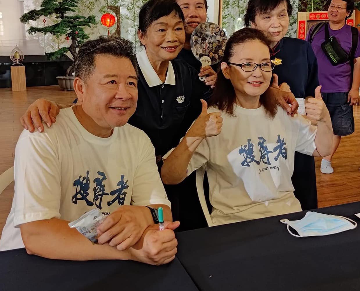 50歲發展第二春！本土劇男星曬四代同堂合照「我當阿公了」　「被捕獲現身木柵」有孫萬事足