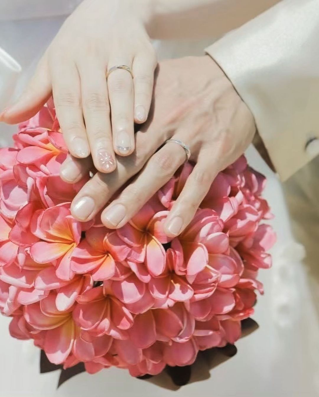 36歲女星宣布閃婚！婚紗照曝光「老公是圈外人」　大談姐弟戀「交往1個月」認定彼此❤️