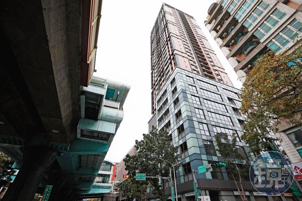 噴1.1億暈船嫩模！台灣知名富商爆「為她放話離婚」　最後超慘「淪一場空」他心碎提告