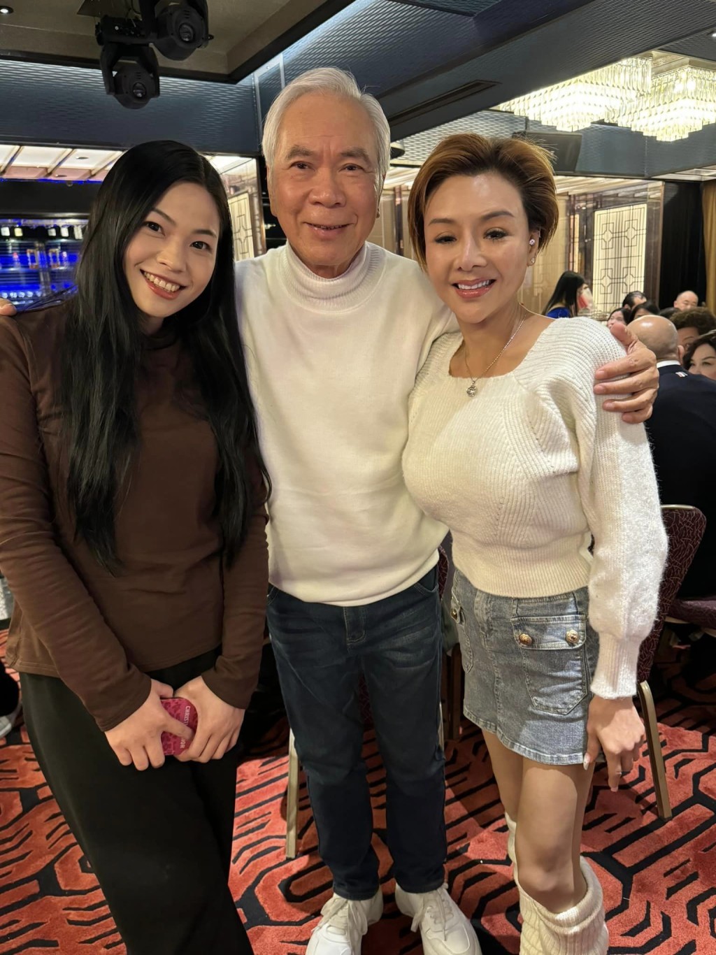 找到人生第三春！73歲男星「才求婚小37歲女友」　她驚爆「不堪過往遭起底」要被抓去關了