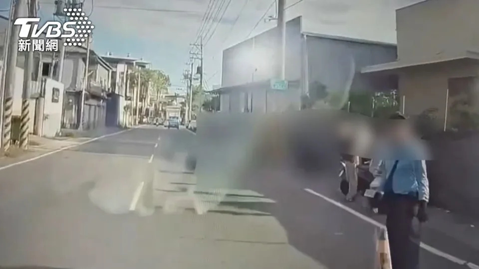 高雄女大生車禍亡！監視器拍下「她見義勇為1舉動」　「路人全圍上前」後續一幕曝光