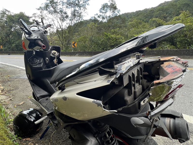 少年北宜跑山！過彎打滑「連人帶車衝到對面」遭工程車撞擊　「搶救宣告不治」母聞噩耗哭癱