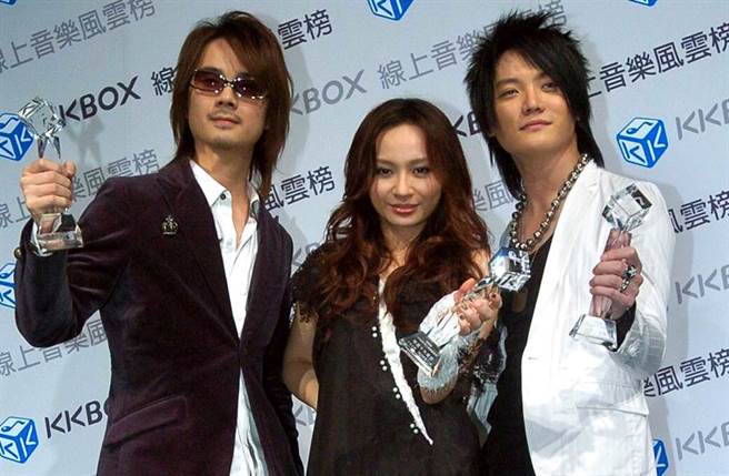 突拋震撼彈！43歲男星「宣布恢單」結束20年合作　公開「兩大新年喜訊」嗨喊：全新起點