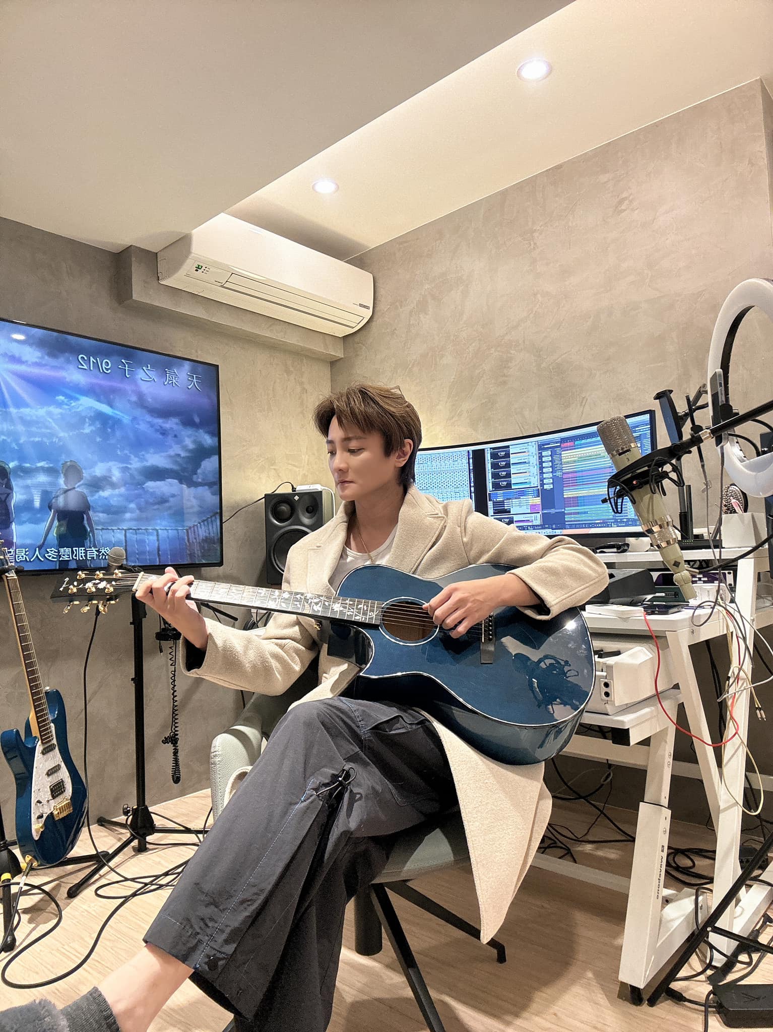 突拋震撼彈！43歲男星「宣布恢單」結束20年合作　公開「兩大新年喜訊」嗨喊：全新起點