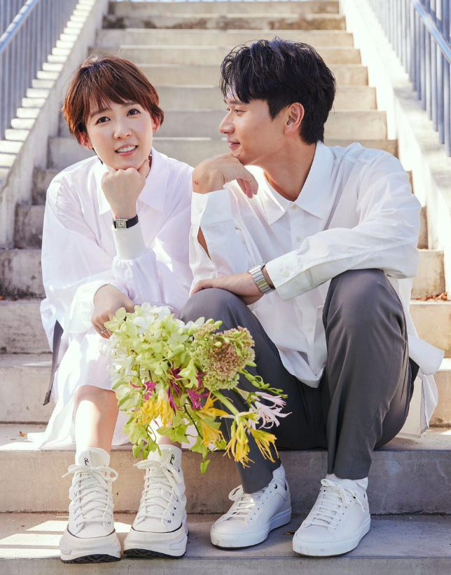 金馬男星「摯愛無預警逝世」低調奔喪　妻一路陪伴「孕肚綁紅線、筷子」痛哭上香