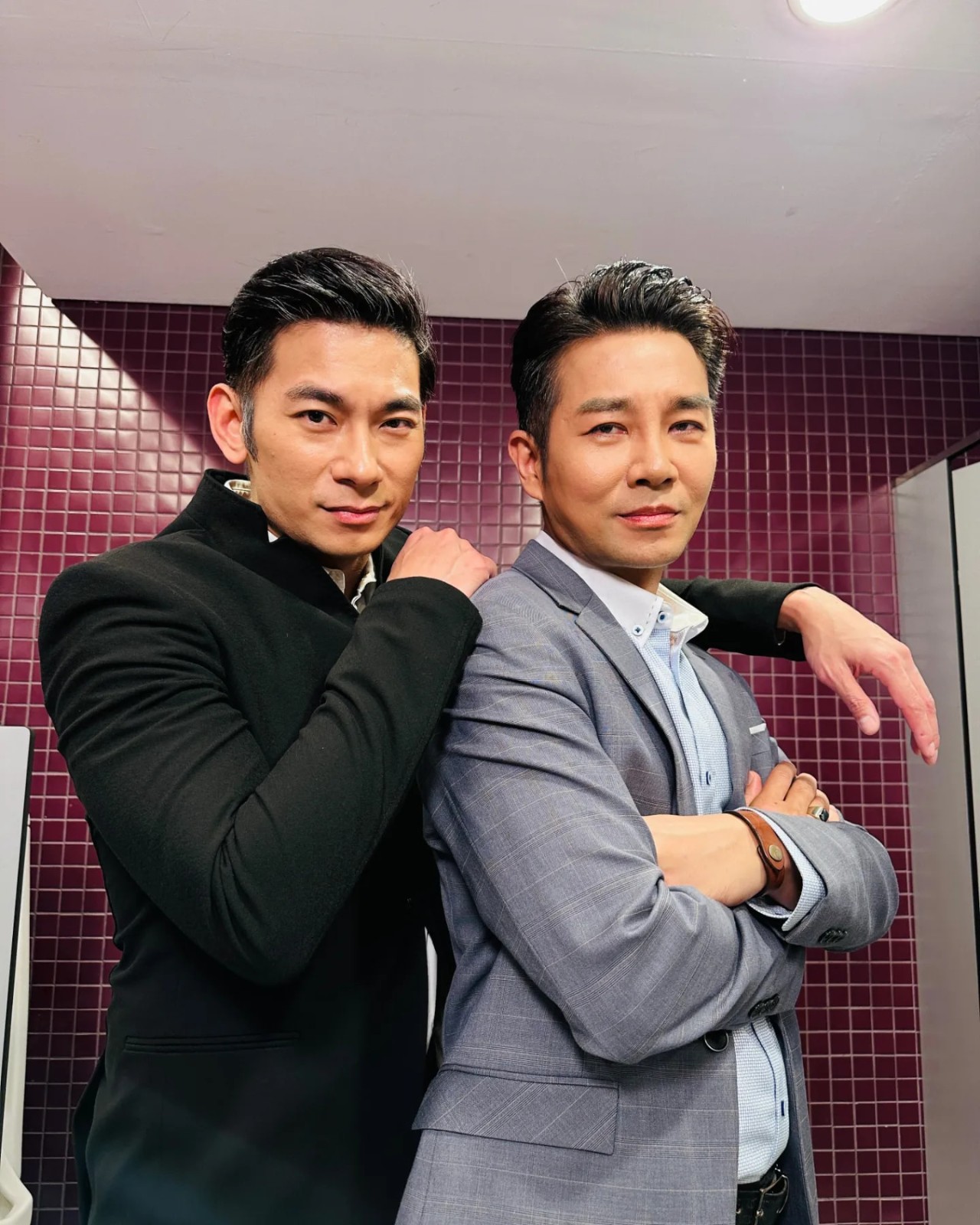 無預警曬親密照！本土劇一哥「甜蜜公開另一半」直呼不好說　身份曝光「男星貼環抱照」大方回應了