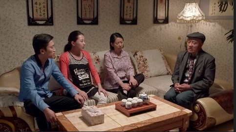 說好各照顧一個月！公公生病「不到半個月」弟媳就把他送來我家，公公「說一話」我和老公樂開了花 