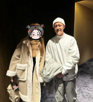 街頭偶遇白鬍子阿伯！他驚「竟是42歲大咖男神」　零修圖近照曝光「顏值大翻車」網嚇：以為62歲