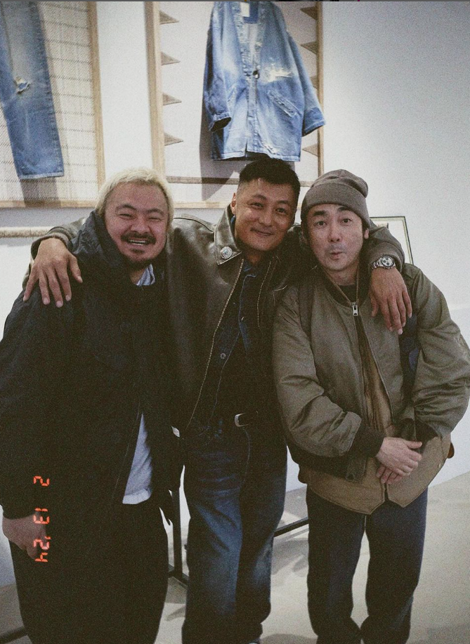 街頭偶遇白鬍子阿伯！他驚「竟是42歲大咖男神」　零修圖近照曝光「顏值大翻車」網嚇：以為62歲
