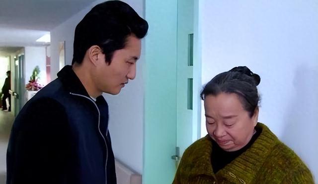 一整個過年都待婆家！過年7天，婆婆用「3顆馬鈴薯、一盒399元的蝦、一杯酒」毀了我11年的婚姻