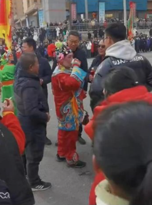 39歲男演員「驚傳過世」！家屬痛哭曝死因「他是被害死的」：生前一直大口喘氣