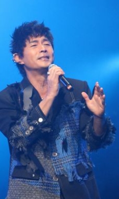 快訊／離婚11年！55歲黃品源「宣布再婚了」　新娘是俄羅斯美女「超正容貌曝光」