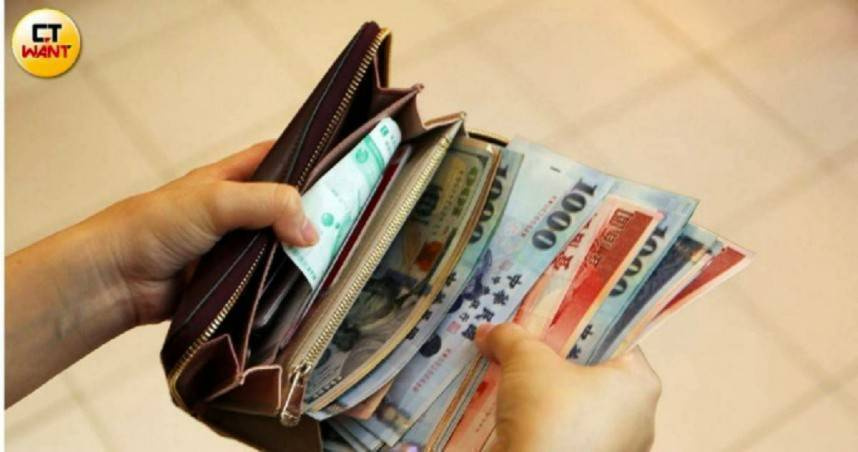 女兒跟男友AA制！他一聽發飆「沒路用男人」逼分手　老婆傻眼「揭20年婚姻真相」：還敢說嘴啊