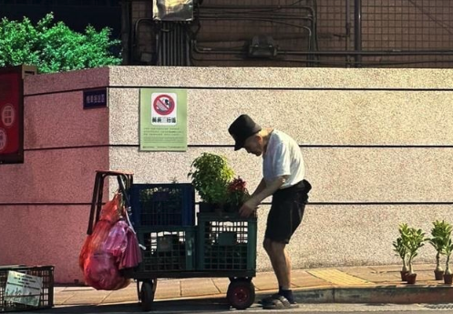 82歲盆栽爺爺淚謝網友暖捐10萬 完成對癱瘓妻「照顧到老」承諾