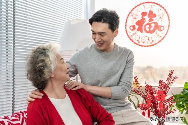 我有6個兄弟姐妹「過年都會互包紅包給孩子」！　回家後「兒子打開第一個紅包是空的」我傻了：該怎麼辦