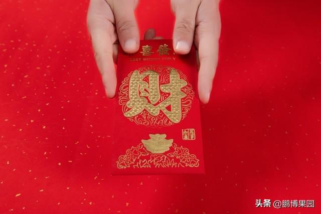 我有6個兄弟姐妹「過年都會互包紅包給孩子」！　回家後「兒子打開第一個紅包是空的」我傻了：該怎麼辦