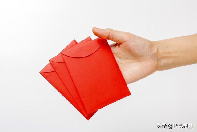 我有6個兄弟姐妹「過年都會互包紅包給孩子」！　回家後「兒子打開第一個紅包是空的」我傻了：該怎麼辦