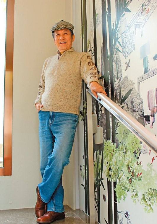 79歲寶島歌王驚傳「路邊昏倒撞車」頸椎骨裂！緊急送醫「無法說話吞嚥」最新近況曝...