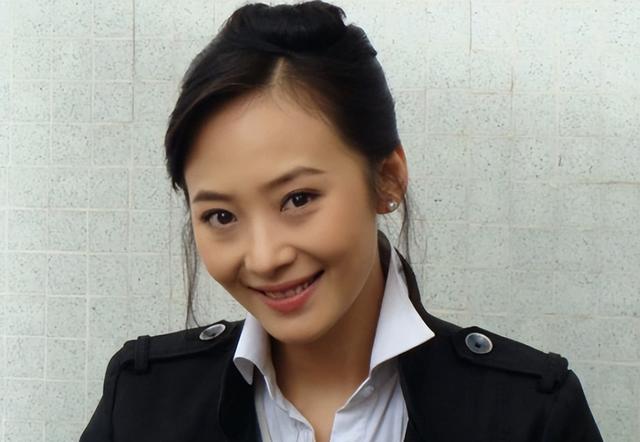 國民老公嫖女人！演員妻愛到卡慘死「任勞怨養夫9年」　如今苦盡甘來「絕美氣場認不出」