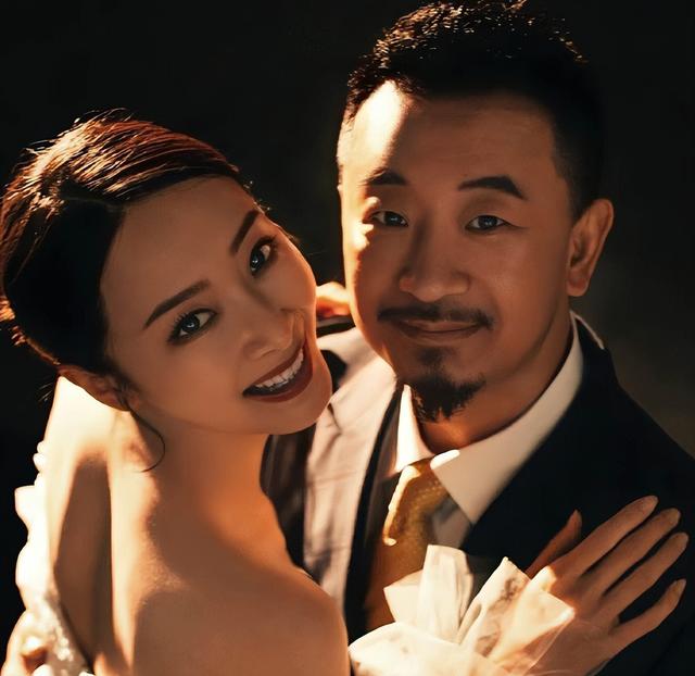 國民老公嫖女人！演員妻愛到卡慘死「任勞怨養夫9年」　如今苦盡甘來「絕美氣場認不出」