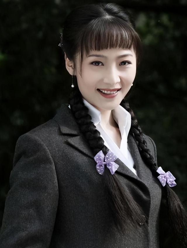 國民老公嫖女人！演員妻愛到卡慘死「任勞怨養夫9年」　如今苦盡甘來「絕美氣場認不出」