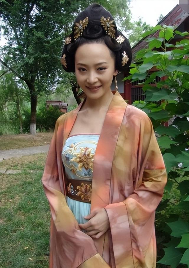 國民老公嫖女人！演員妻愛到卡慘死「任勞怨養夫9年」　如今苦盡甘來「絕美氣場認不出」